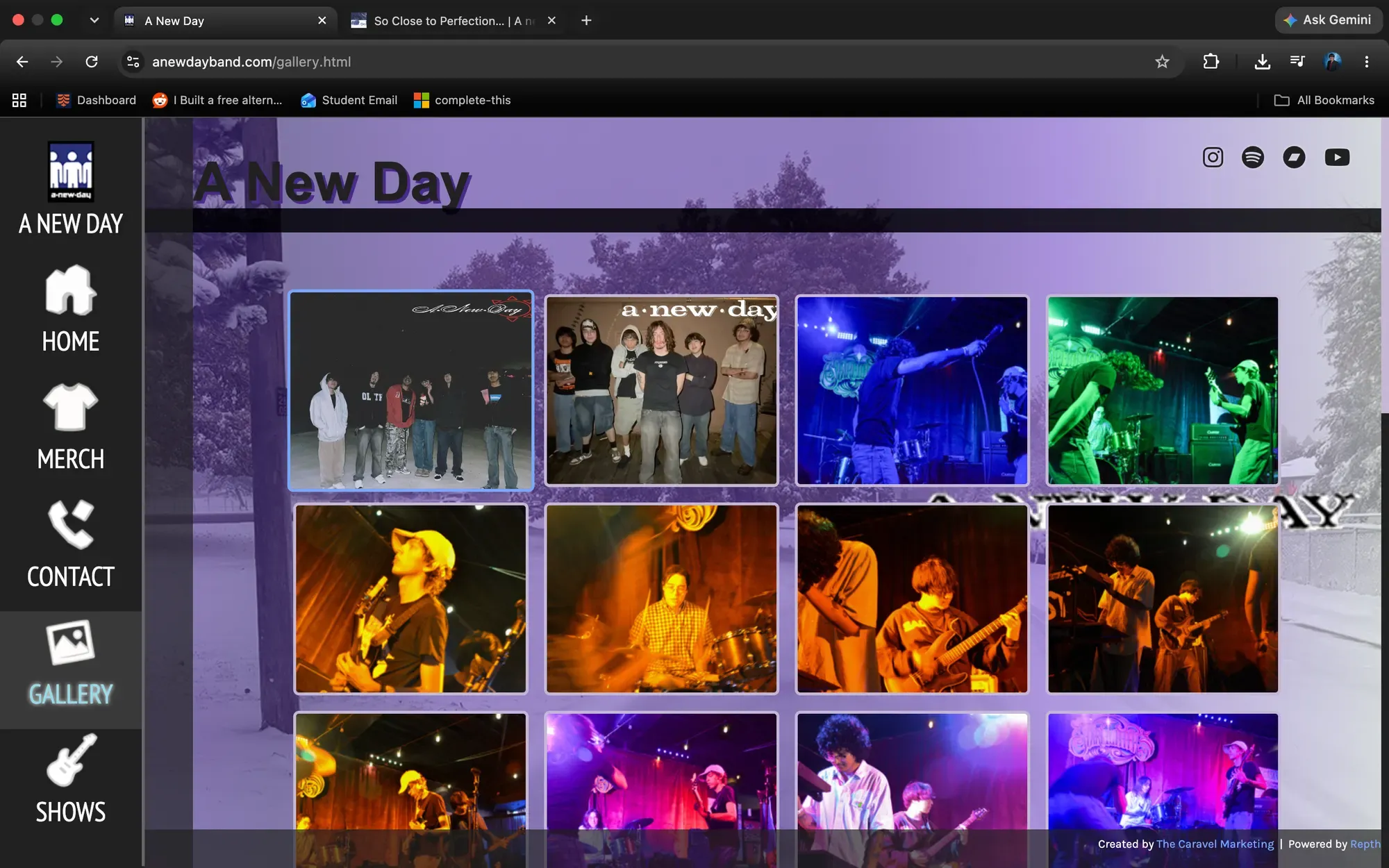 The gallery page, styled like a fan photo page from 2003.